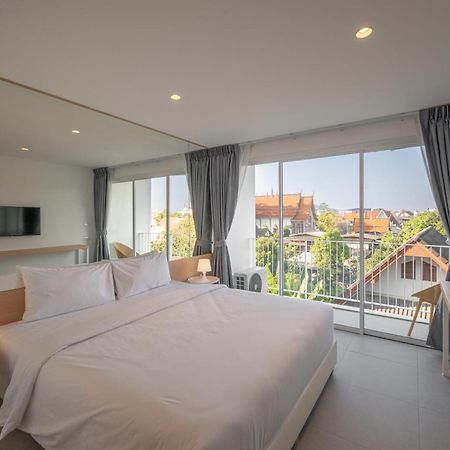 Lis Hotel Chiangmai Chiang Mai Bagian luar foto