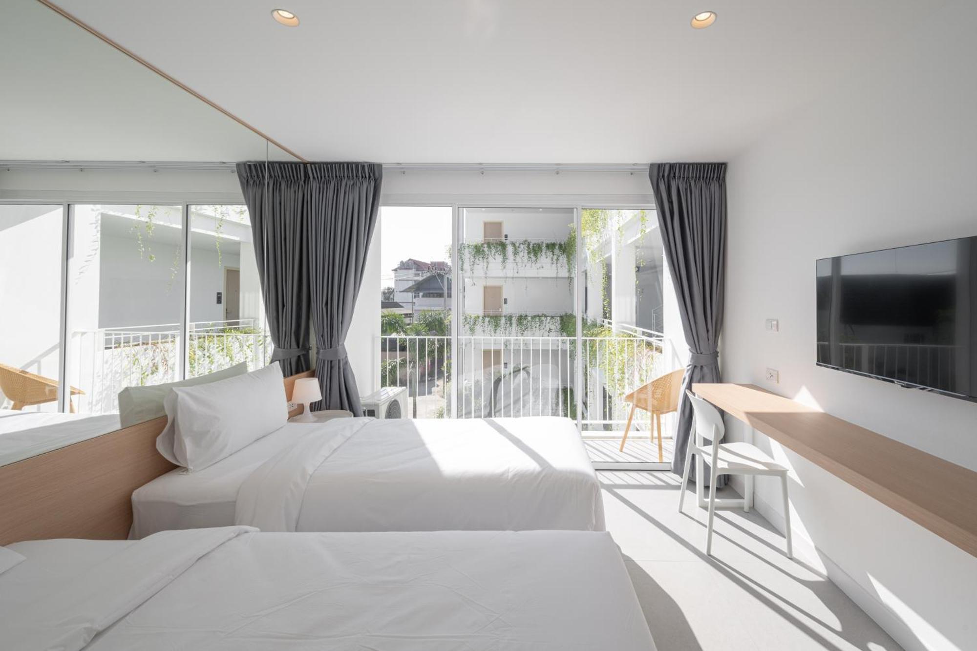 Lis Hotel Chiangmai Chiang Mai Bagian luar foto