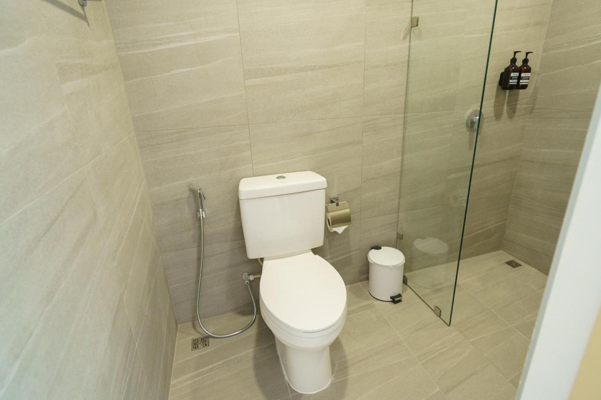 Lis Hotel Chiangmai Chiang Mai Bagian luar foto