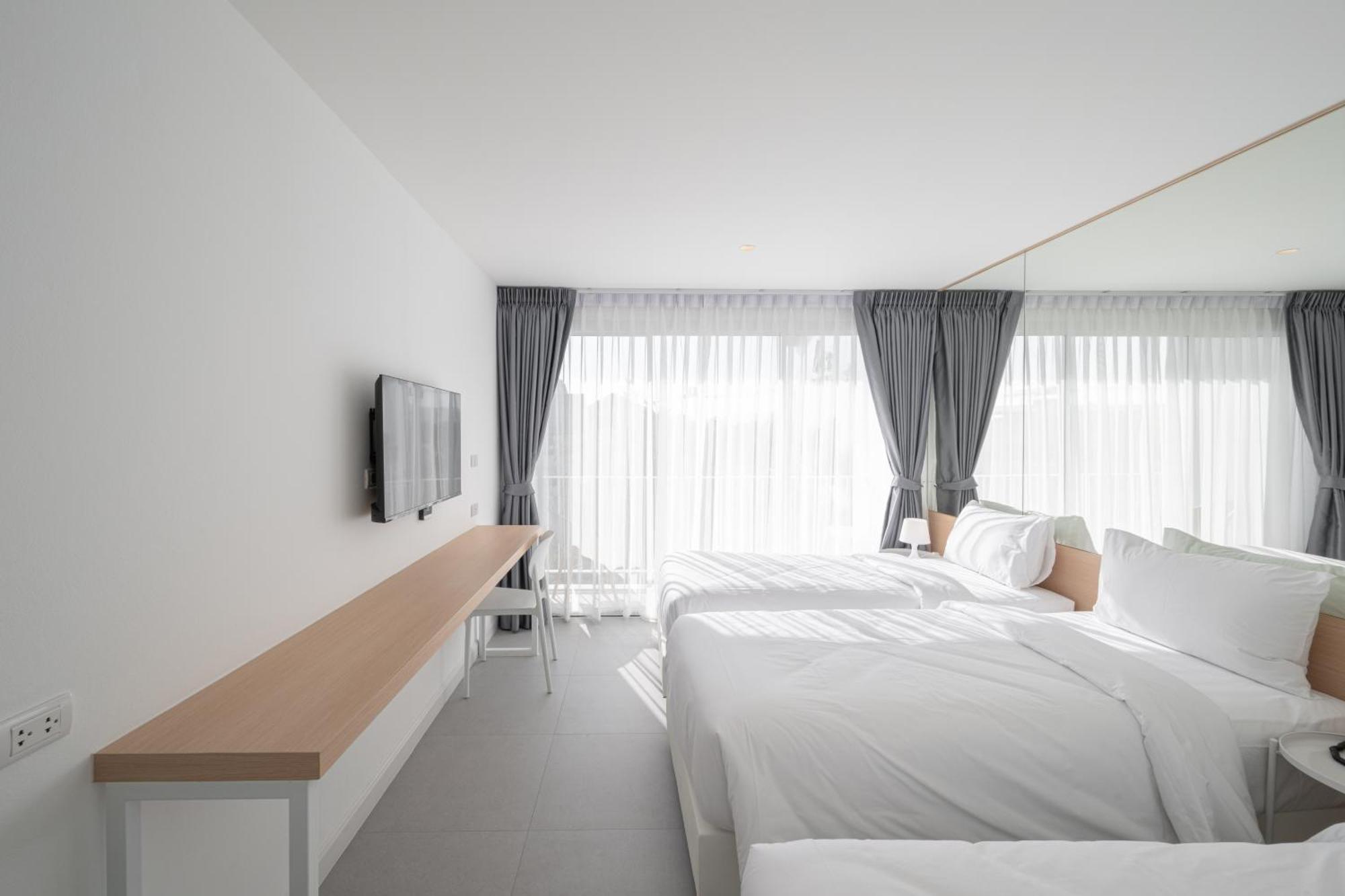 Lis Hotel Chiangmai Chiang Mai Bagian luar foto