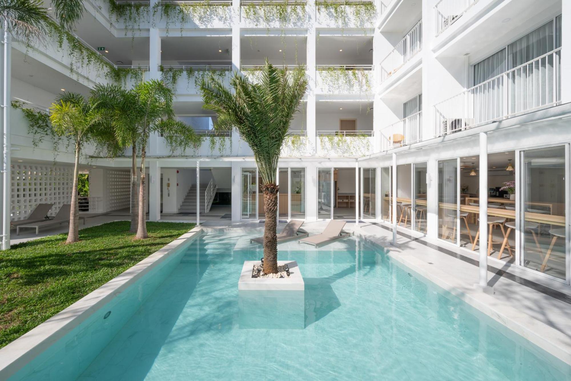 Lis Hotel Chiangmai Chiang Mai Bagian luar foto