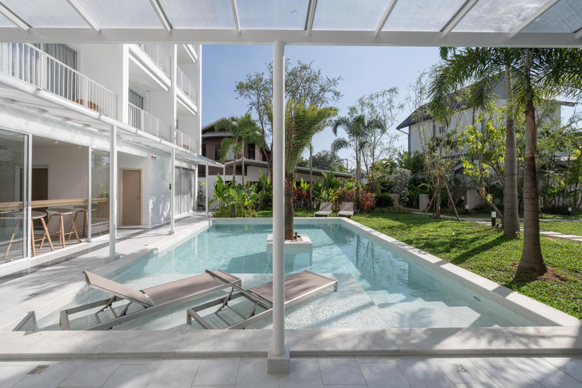 Lis Hotel Chiangmai Chiang Mai Bagian luar foto